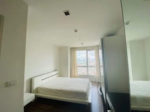 ให้เช่า คอนโด THE ROOM สาทร-ตากสิน ห้องกว้างน่าอยู่ แถมโซฟาใหญ่น่านอน บอกเลยว่าไม่ควรพลาดเลยจ้า