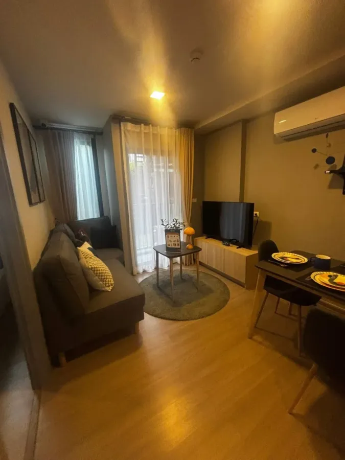 For rent: The Move Bang Khae, spacious room with usable space. Pet owners definitely shouldn't miss this.