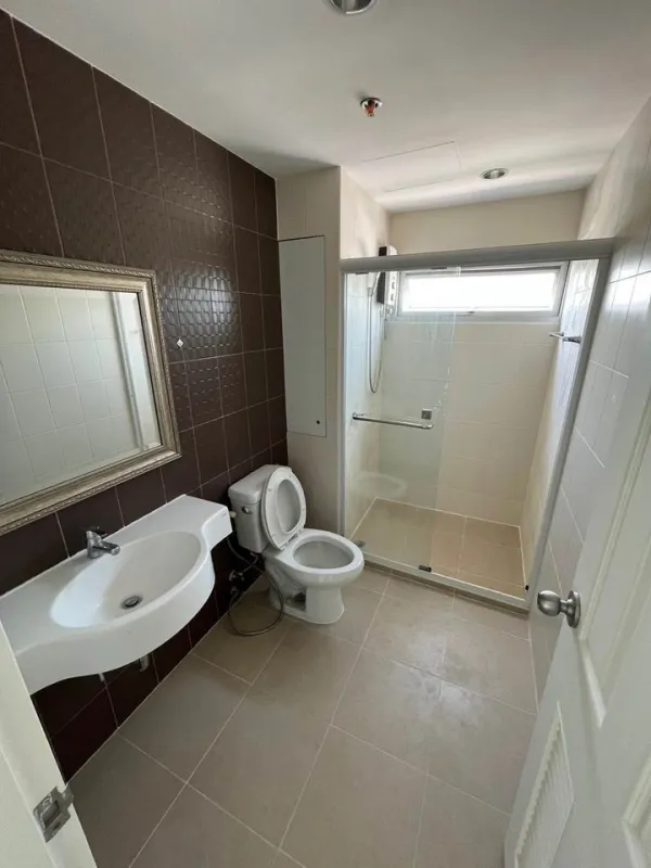 For rent Thana Arcadia ห้องริมไม่ติดห้องอื่น มีพื้นที่ใช้สอยเยอะ ราคาดี รีบย้ายมาจองเลยจ้า อย่ารอช้า