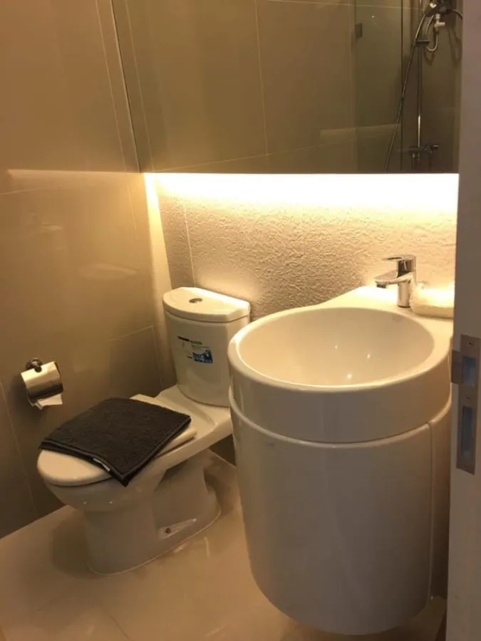 For rent, Rhythm Asoke 2, very nicely decorated room, 11th floor, high floor, good pool view. Good like this. If you don't book, you will regret it.