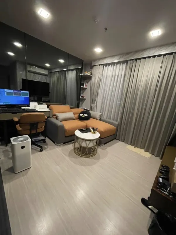 ขาย ให้เช่า life asoke hype ชั้นสูงมาก ตกแต่งบิวท์อินแบบเรียบหรูดูแพงมาก มีห้องแต่งตัวขนาดใหญ่ จองแล้วจะไม่ผิดหวัง