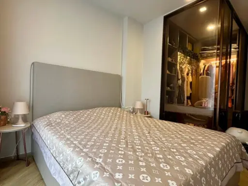 For rent: Chapter Thonglor 25, fully furnished unit with stunning built-in features. Book now before it's too late!