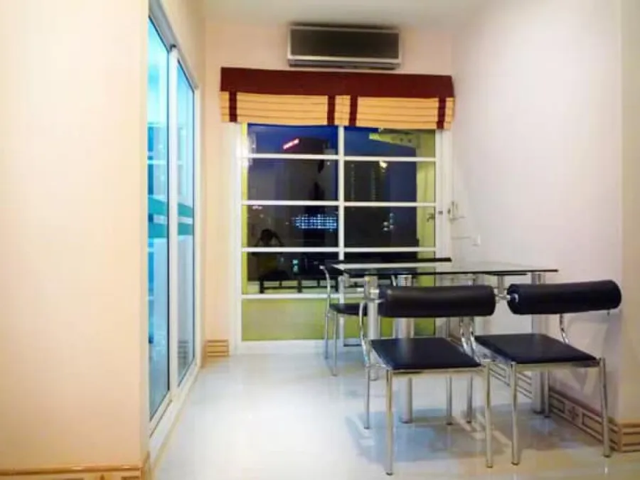 ขาย คอนโด จอห์นนี่ ทาวเวอร์ ห้องมุม ทิศตะวันตกเฉียงใต้ เฟอร์ครบ ใกล้รถไฟฟ้า เข้าอยู่ได้เลย