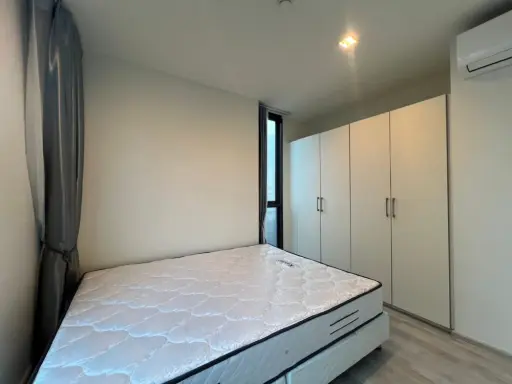 For rent: Chambers Cher Ratchada-Ramintra. Corner room is very private. The view of the swimming pool is great. Reservations are required.
