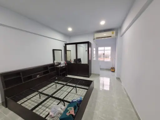 Urgent sale!! Condo Phatthanakan Life Complex, newly renovated with furniture, affordable price, don't miss it!!