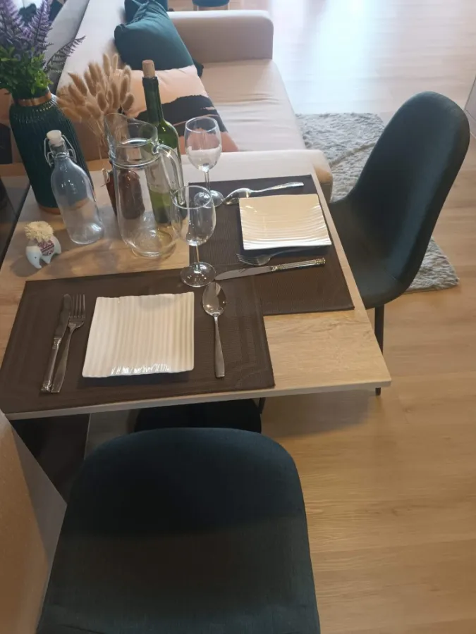 For rent: The Independent Condo Amata, fully furnished room. Complete with lots of furniture, good prices, reserve now.