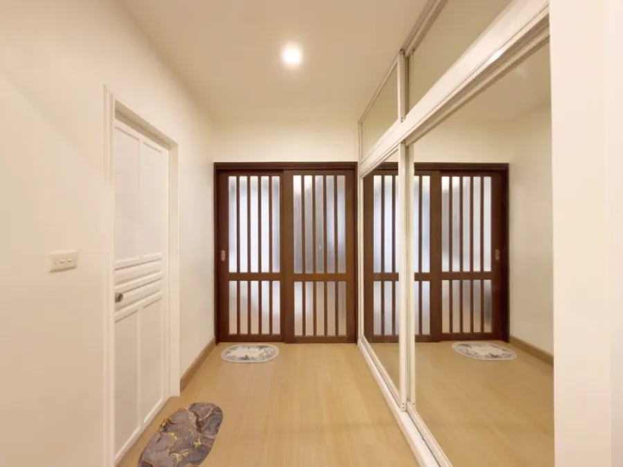 Garden Court units for sale. Beautiful rooms, fully furnished. Book now!