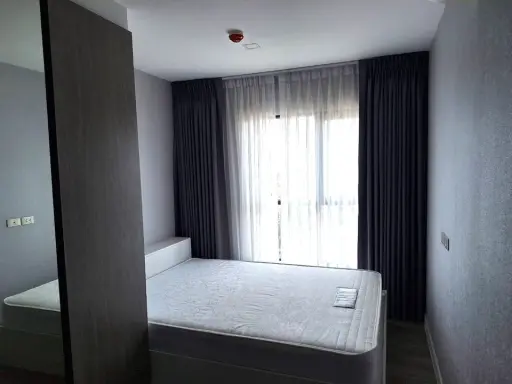 ให้เช่า คอนโด B Loft สุขุมวิท 107 ชั้น 8 ห้องกั้นเป็นสัดส่วนดีมาก ติดวอลเปเปอร์ทั้งห้อง รีบจับจองเลย images