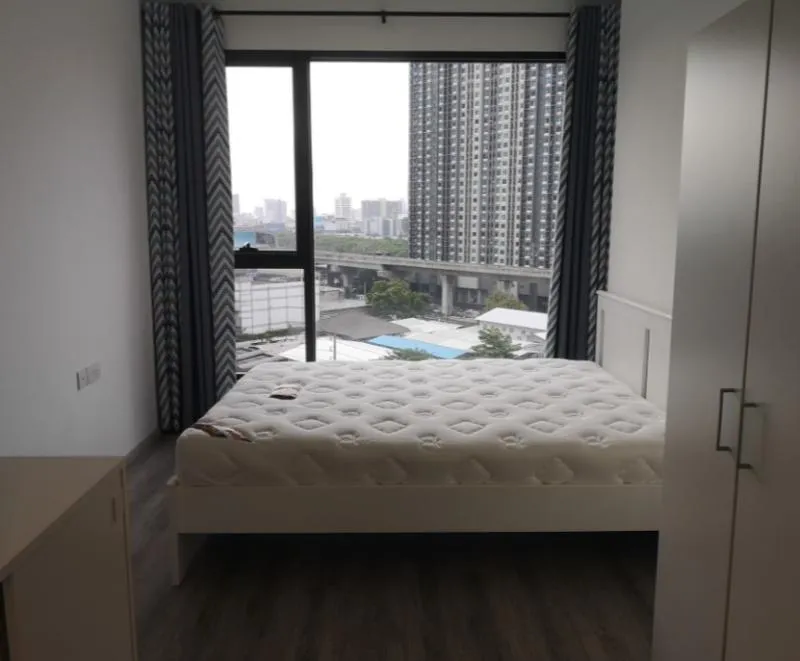 For rent Ideo Mobi Asoke, the central area here is very beautiful. Descriptive pool view Hurry up and book now!!