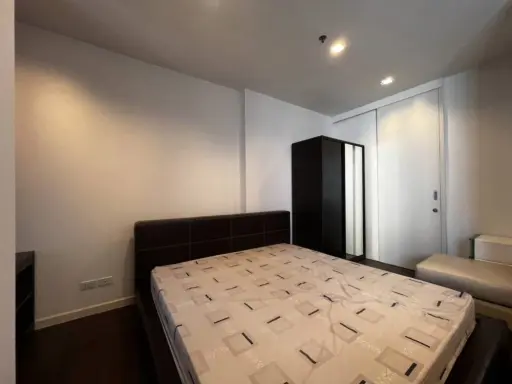 For rent NARA 9, 20th floor, awesome city view. The room is divided into proportions. The leather sofa is extremely comfortable. Reserve now.