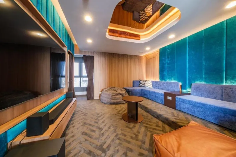 ให้เช่า The Base Phetchaburi-Thonglor ห้องใหญ่ห้องมุม เฟอร์นิเจอร์และเครื่องใช้ไฟฟ้าครบ หิ้วกระเป๋าเข้าอยู่ได้เลย