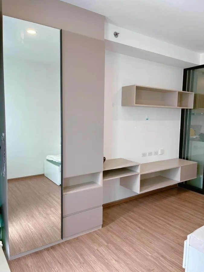 For rent: The Origin Ram 209 Interchange, high floor, separate kitchen, excellent build-in, great location, hurry and book now!
