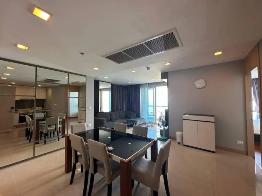 For sale: The Palm Wongamat Beach Pattaya, spacious room, high floor, fully decorated, Buit-In, move in now.