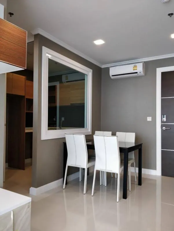 ให้เช่าด่วน!! คอนโด เดอะ เมโทรโพลิส ชั้นสูง วิวสวย ทำเลดี ห้องมุม 2 ห้องนอน ติดรถไฟฟ้า รีบเลยจ้า!!