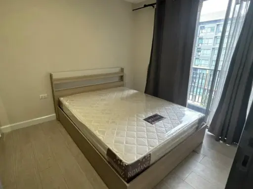For rent: Metro Luxe Rose Gold Phahol-Sutthisan, spacious room with plenty of usable space, comes fully furnished, reserve now!