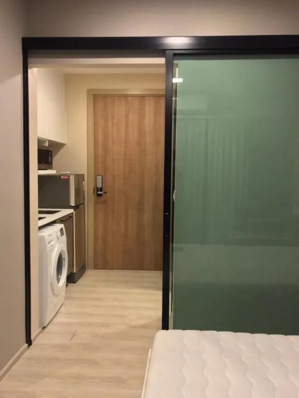 Condolette Midst Rama 9 for rent, ready to move in. Furnished and electrical appliances ready All done in one room. Hurry up.