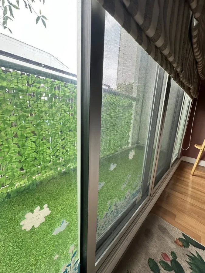 For rent: Lumpini Place Ramintra-Lak Si. Beautiful wallpaper throughout the room, fully furnished. Book now!