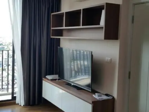 For rent The Tree Interchange, spacious room, fully furnished, ready to move in Complete electrical appliances. Don't miss it. Urgent. images
