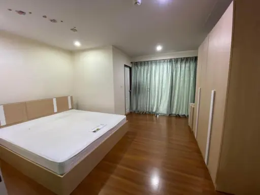 For rent: Pratchaya Place Ratchada-Huai Khwang. The room is ready to move in, great price, complete set of furniture. Can't reserve anymore. images