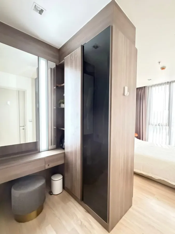 For rent: The Line Phahol-Pradiphat, corner unit. Private, morning sun, beautiful view, spacious, great atmosphere. Don't miss out!