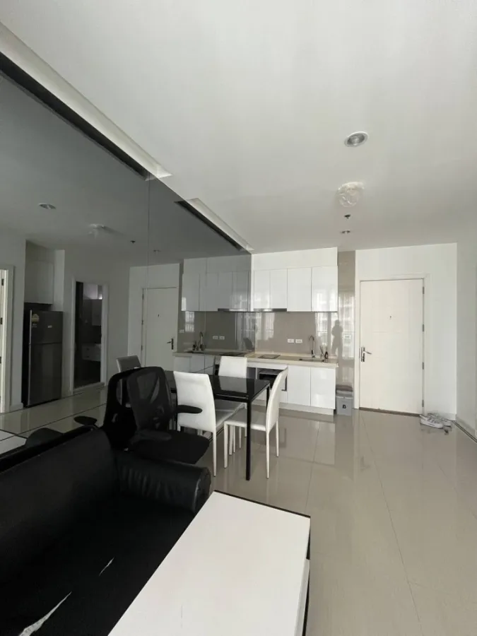 For rent!! Condo T.C. Green, 19th floor, nice room, complete with furniture and electrical appliances. Hurry and reserve now!!