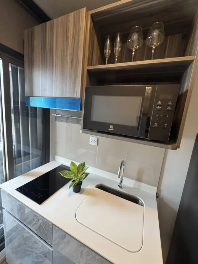 For rent: Aspire Onnut Station, 27th floor (very high floor). Fully furnished and equipped with all appliances. Ready to move in.