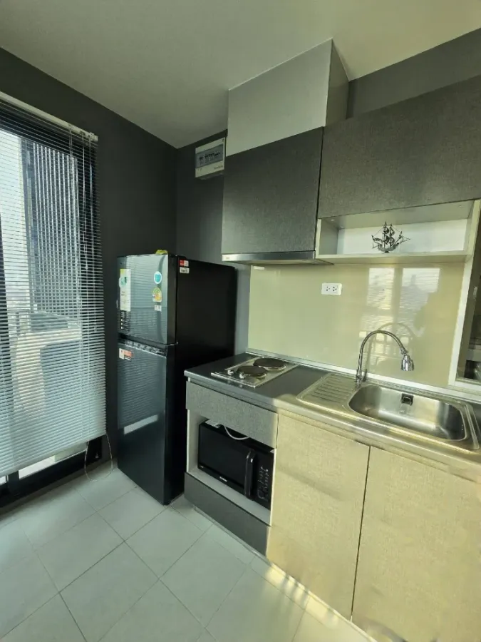 For rent: The Base Rama 9–Ramkhamhaeng, high floor unit with beautiful view, spacious and comfortable. Book now!