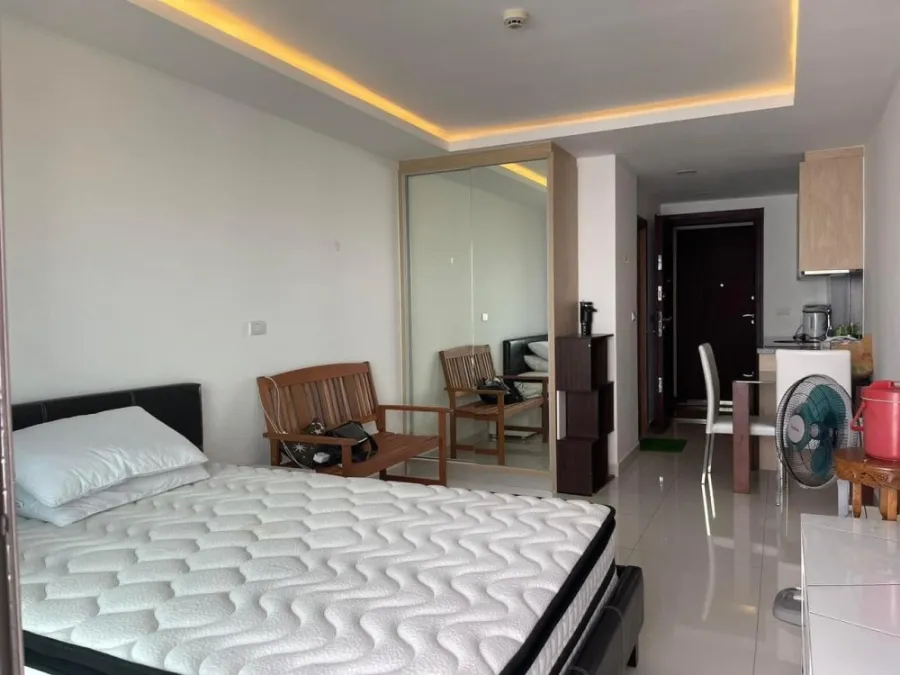 For sale: Laguna Beach Resort 3 - The Maldives (Jomtien), room ready to move in. Complete furniture Not booking is missing out.