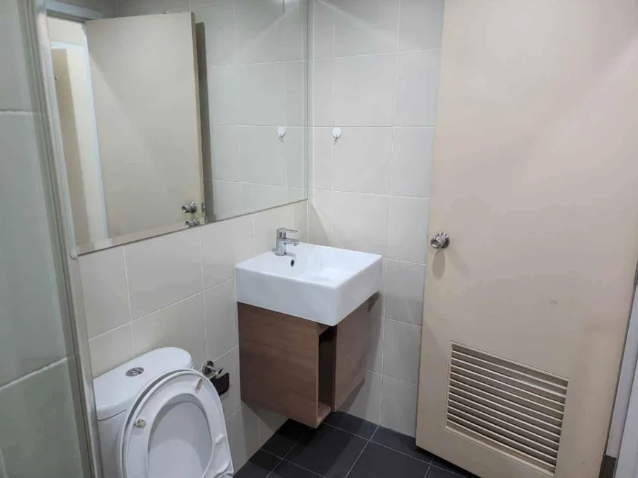 For rent, The Privacy Ngamwongwan, 3rd floor, garden view, comes with full furniture. Very worthwhile. Hurry and reserve now.