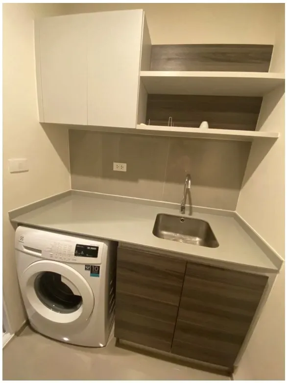 For rent Centric Ratchada-Huay Kwang. The room looks very nice. Get a great view of the city complete electrical appliances Hurry up and move