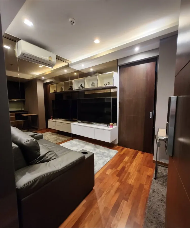 For rent: Wish Signature Midtown Siam, high floor unit, fully furnished. Book now!