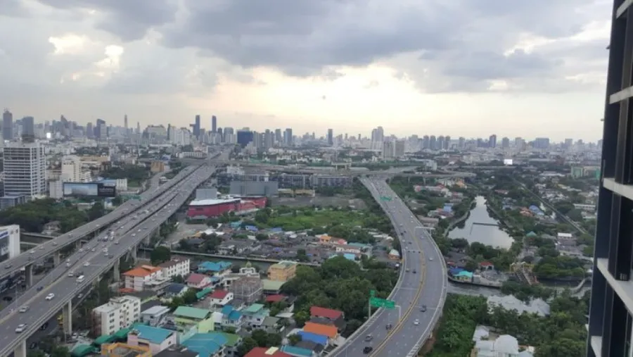 Condo for rent, The Base Rama 9-Ramkhamhaeng, 28th floor, beautiful city view. Nicely decorated studio room, book now.