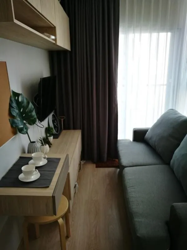 WOW For Rent Noble Revolve Ratchada is full of decoration. Great furniture, very good, let me tell you.