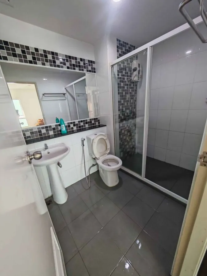 Condo for rent: Regent Home 25 Tiwanon, corner room with privacy, well-divided zones, hurry and reserve now.