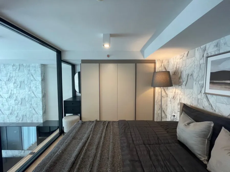 Condo for rent Ideo Rama 9 - Asoke, duplex room Decorated with built-ins, loft style, just come and stay.