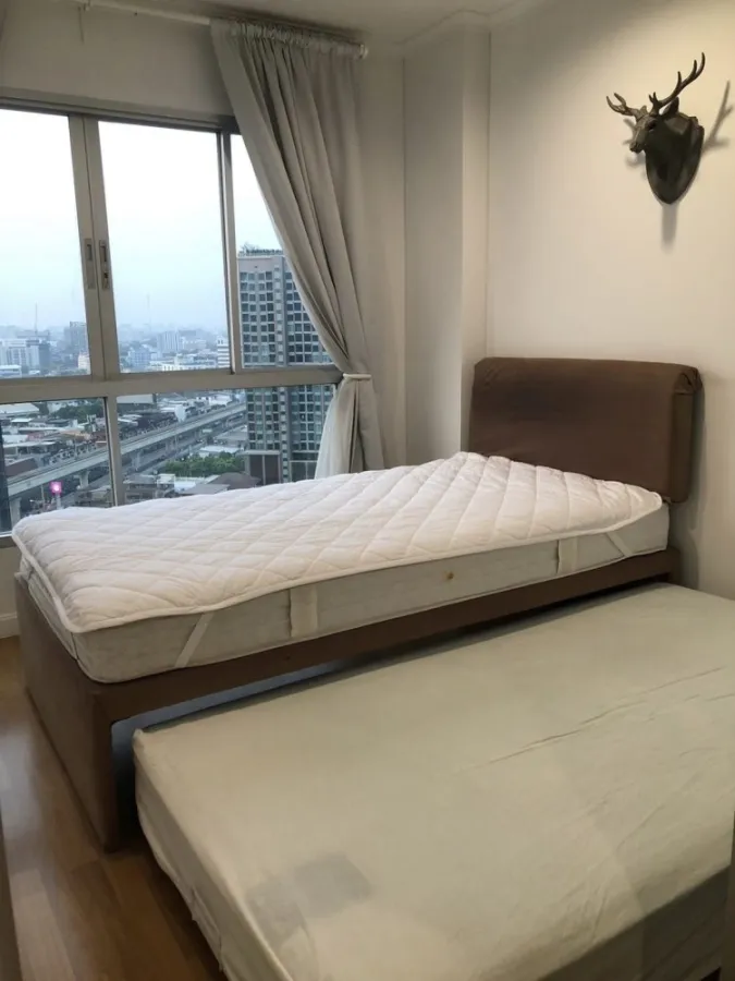 For sale, Lumpini Place Ratchayothin, corner room, 19th floor, unblocked view, north, fully furnished, if interested, must book now, don't miss it.