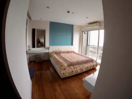 For sale, rent condo Hive Sathorn, large room, comfortable, with valuable usable space. If you miss it, you'll regret it.