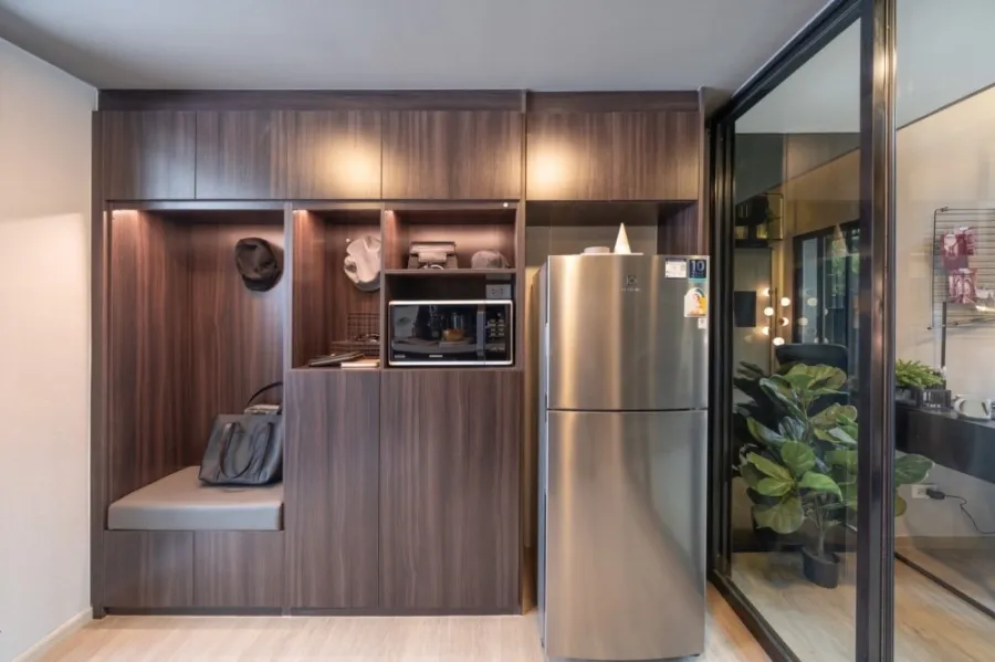 Down payment for sale, The Origin Plug and Play, Ramindra, city view, high ceilings, airy and comfortable. If interested, reserve now. ​