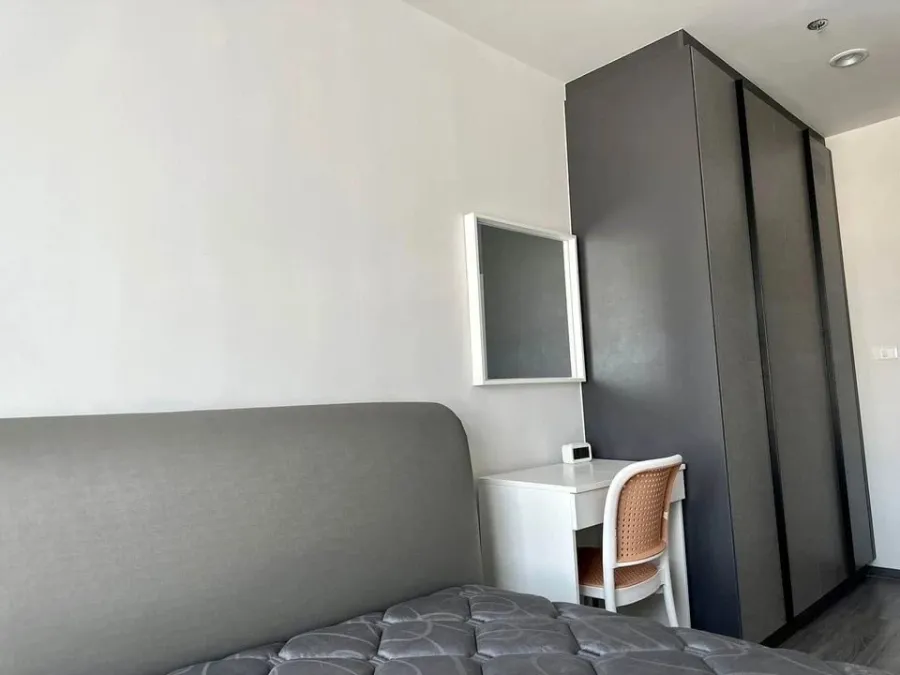 For rent: Ideo Chula Samyan, corner unit, less crowded, spacious living area, fully furnished. Don't miss out!
