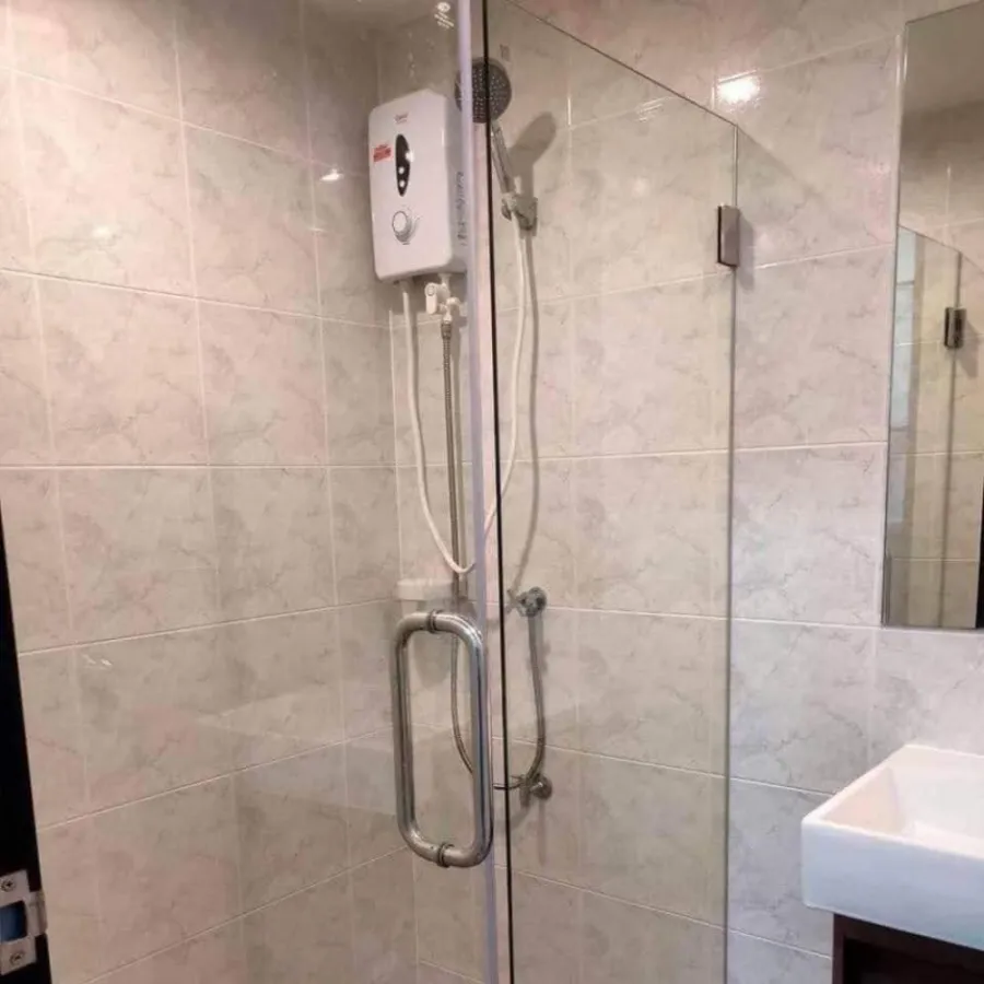 It has arrived. Garden and pool view room. With built-in furniture, don't miss it. Rent it now at Grene Donmuang-Songprapha.