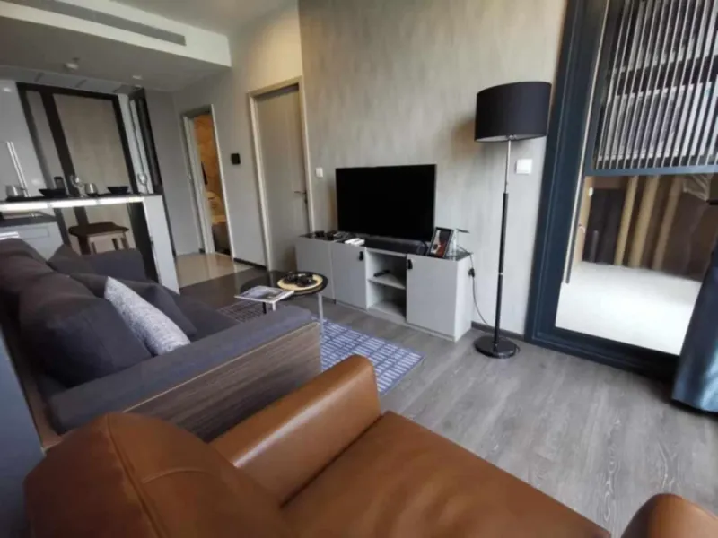 ขาย ให้เช่า Oka Haus Sukhumvit 36 1 ห้องนอน 1 ห้องน้ำ แต่งสวยคุมโทน มาพร้อมเฟอร์นิเจอร์ครบครัน จองเลย