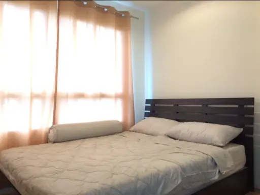 For sale: Lumpini Ville On Nut-Pattanakarn, corner room with a view of the building, gets sun, wind blowing through, cool and comfortable.