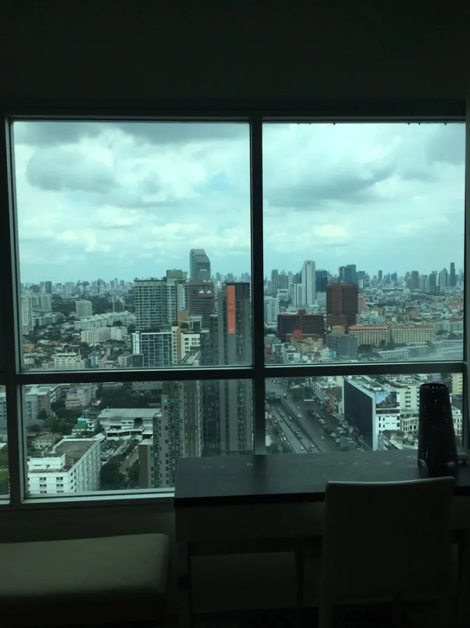 Foe rent Life Ratchadapisek 1ห้องนอน ชั้นสูง วิวเมืองสุดเริ่ด เฟอร์แน่น เครื่องใช้ไฟฟ้าครบ เช่าด่วน