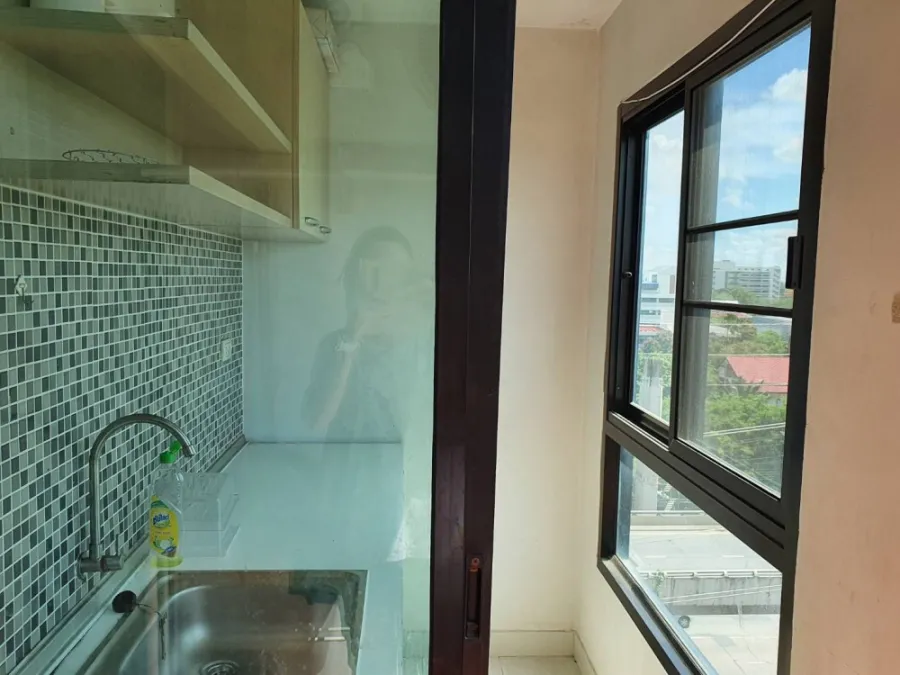 Condo for rent, Regent Home 15 Chaengwattana, 8th floor, everything is complete. You can carry your bag in.