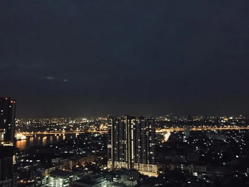 คอนโด เดอะ ทรี อินเตอร์เชนจ์ Tower A ห้องตกแต่งภายในพร้อมเฟอร์นิเจอร์และเครื่องใช้ไฟฟ้า พร้อมอยู่