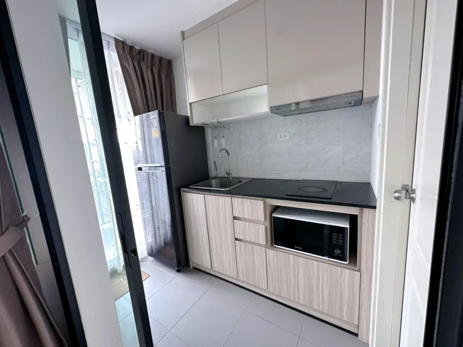 For rent!! Condo The One Plus Grand Ramkhamhaeng. Room divided into proportions. Don't divide the zones perfectly. Fully furnished. Don't delay!!