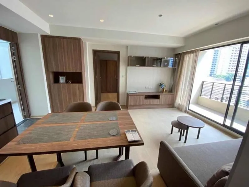 Rent Runesu Thonglor 5, 6th floor, wide balcony, fully furnished, near BTS Thonglor, just 5 minutes like this, must book.