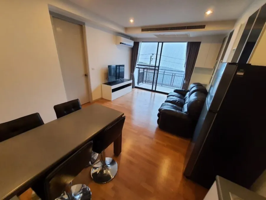 For rent, Amanta Ratchada, very spacious room, has a walk-in closet, plus lots of built-in furniture. Don't wait, book now.