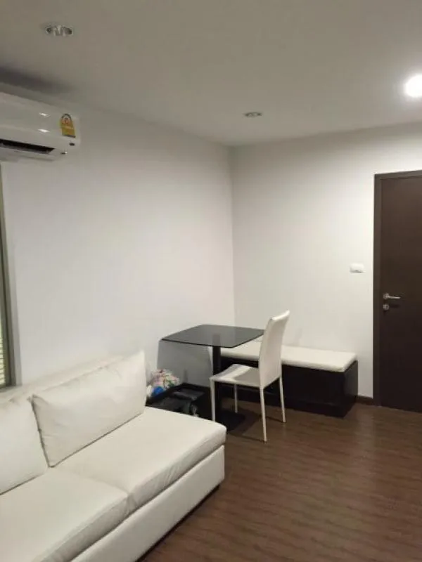 Urgent sale, Condo Hallmark Chaengwattana, pool view, fully furnished, furniture, appliances, complete electrical appliances, book now.