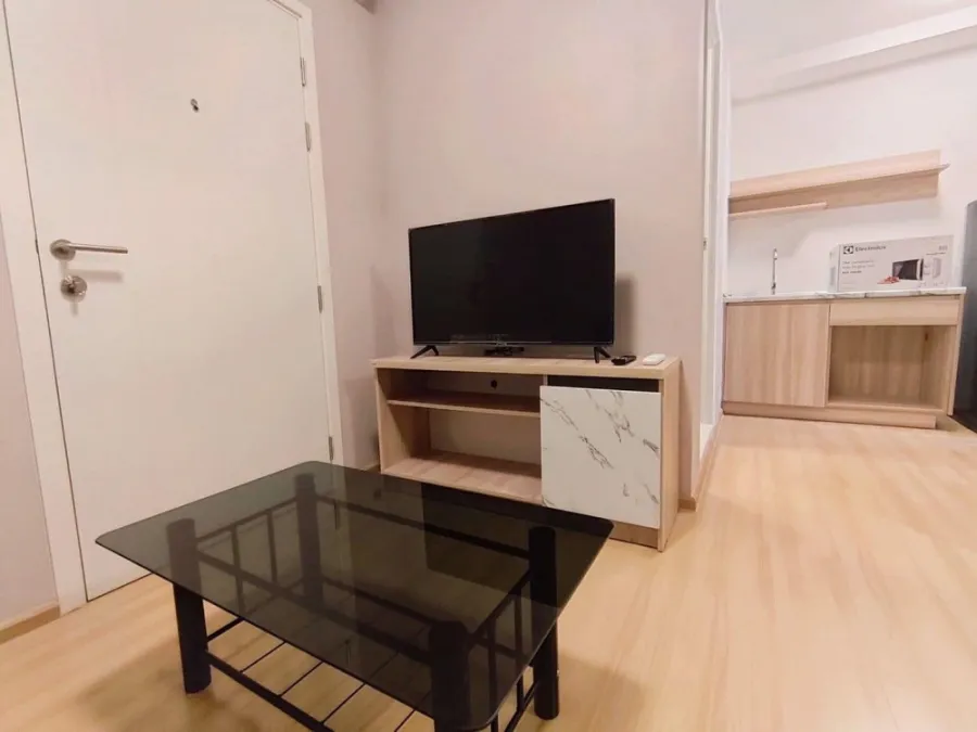 For sale or rent Plum Condo Chaengwattana Station Phase 3, Building C, 5th floor, fully furnished, ready to move in, reasonable price, don't miss out.